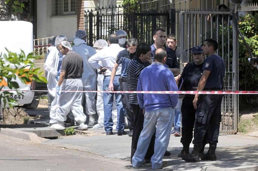 
Escenario. La casa de calle Entre Ríos al 1800 se llenó de peritos y policías.
