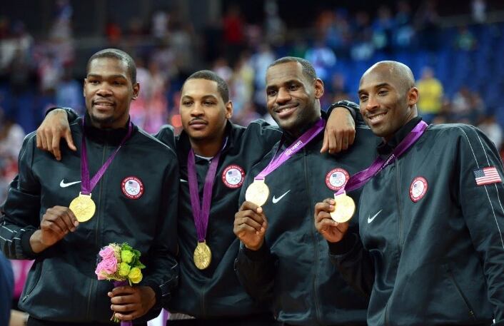 
Kobe Bryant junto a Kevin Durant, James Harden, LeBron James en los JJOO de Londres. | Gentileza - Clarín
   