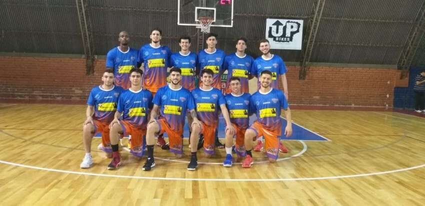 
    El equipo de Rivadavia Básquet que venció a General San Martín. / Gentileza.
   