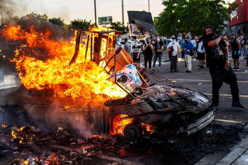 
    Protestas en Minneapolis. / AFP
   