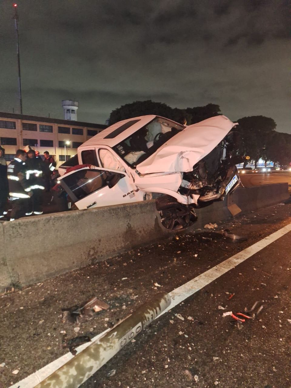 Los autos quedaron destruidos. Foto: X.