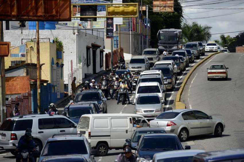 
Violencia. La caravana opositora fue baleada.  | Agencia AP
   