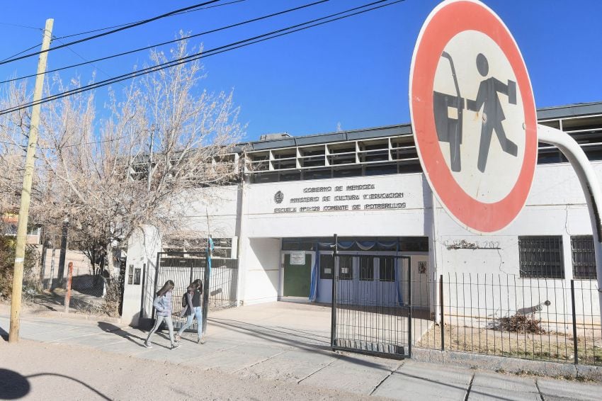 
Cerrada. La escuela Combate de Potrerillos, una de las que no tuvo clases por la intoxicacion de alumnos, docentes y celadores | José Gutiérrez / Los Andes
   