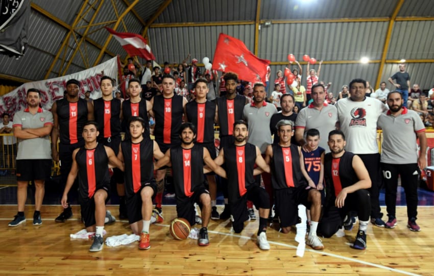 
    El campeón. El plantel que logró el primer título en la historia del Chacarero.
   