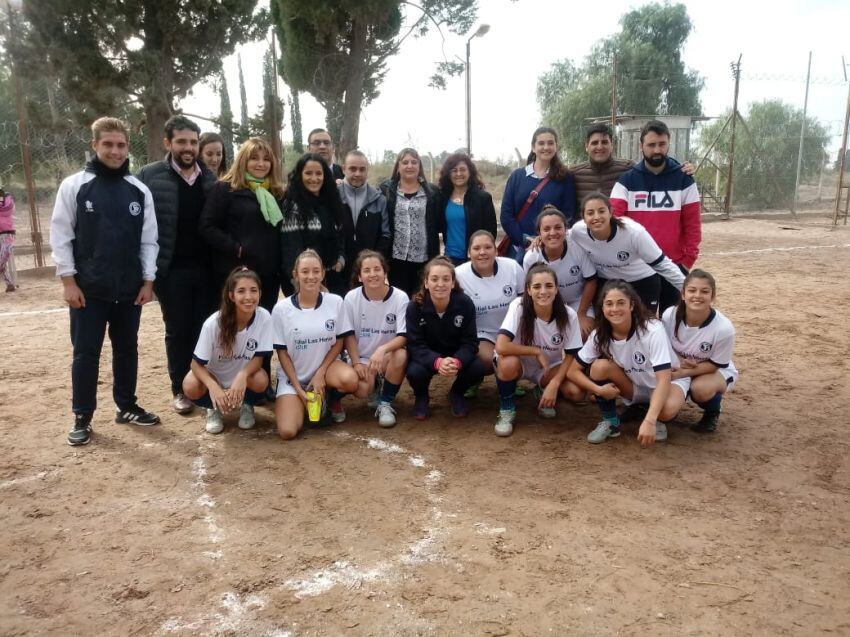 
Independiente Rivadavia: Las chicas dsifrutaron de una experiencia distinta y prometieron volver para una revancha. | Gentileza
   