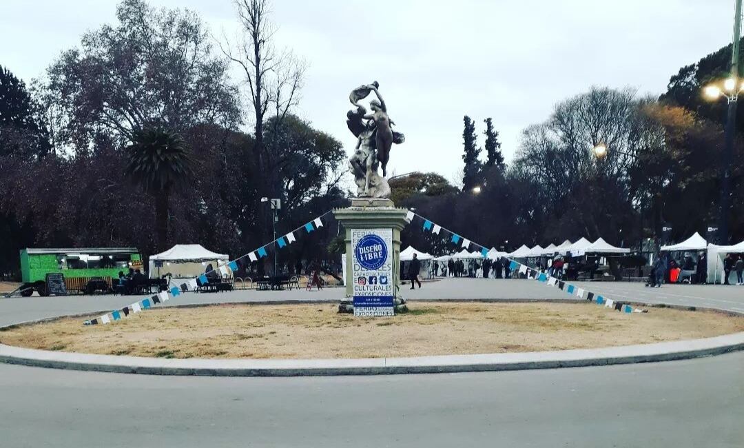 Emprendedores y artesanos dan vida a una feria de diseño primaveral en el Parque San Martín. Foto: Feria Diseño Libre.