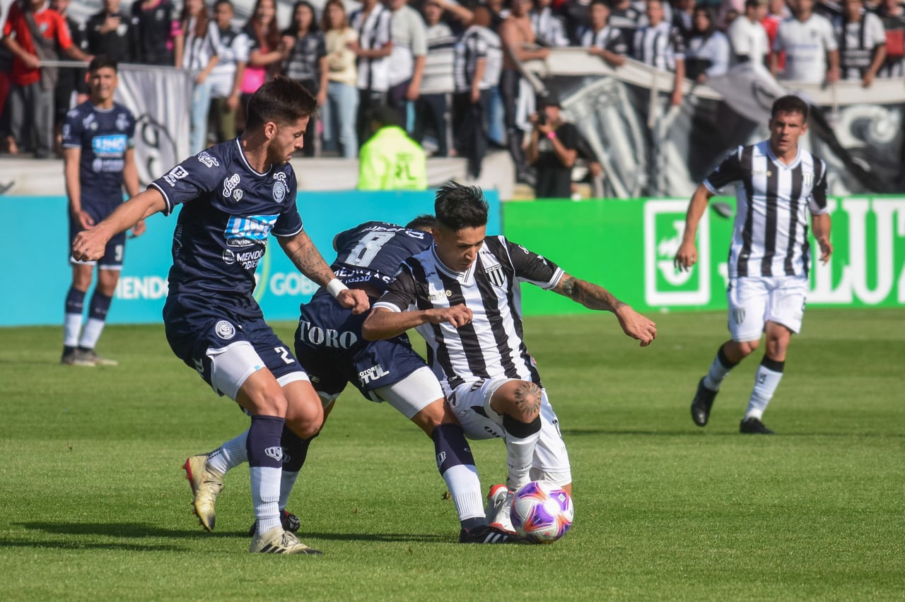 Histórico: Gimnasia y Esgrima eliminó a Independiente Rivadavia y se metió en las semifinales de la Primera Nacional.
Foto: Mariana Villa / Los Andes