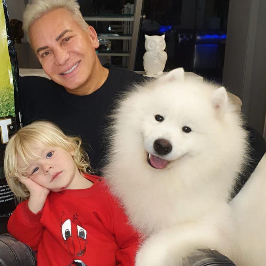 Flavio Mendoza junto a Dionisio y su mascota. 