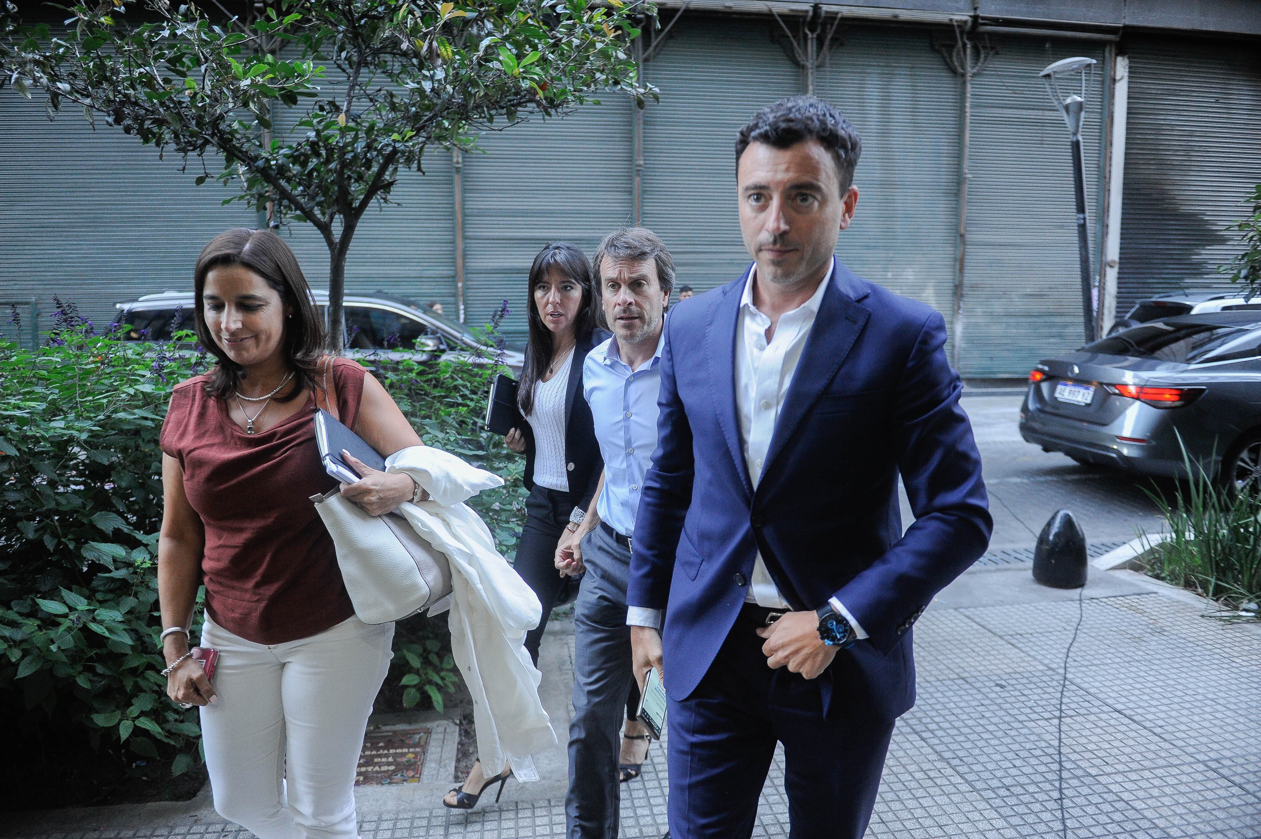 El cordobés Rodrigo De Loredo junto a los diputados mendocinos Pamela Verasay y Lisandro Nieri. Foto: Federico Lopez Claro