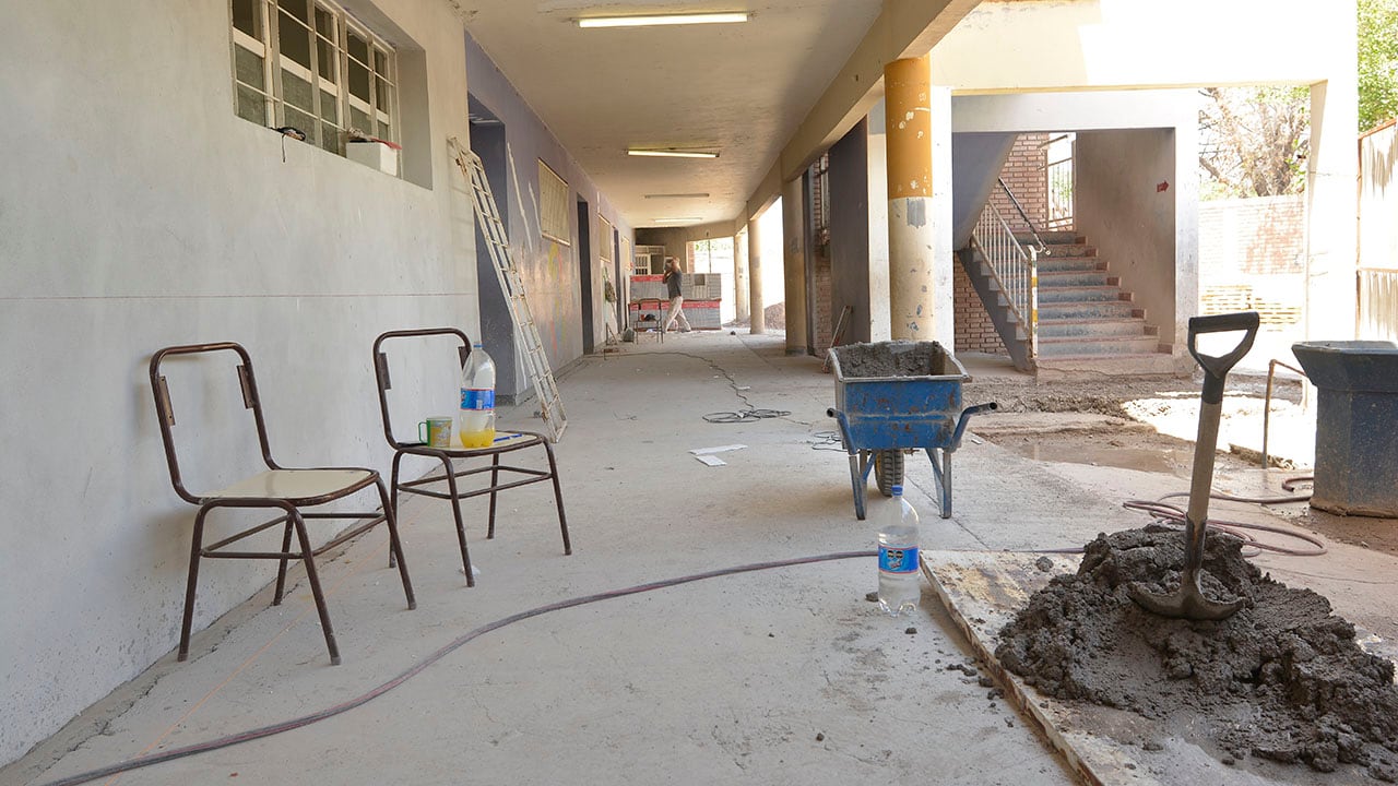 Obras de refuerzo estructural en escuela Carlos Padin N°1580 de Godoy Cruz