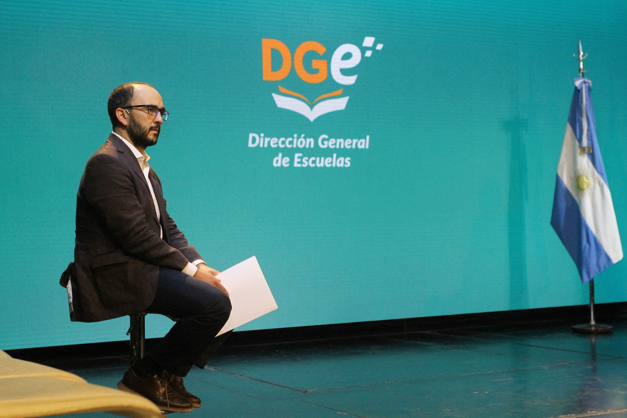 “Instamos a los padres a poner límites a sus hijos", dijo el Director General de Escuelas.