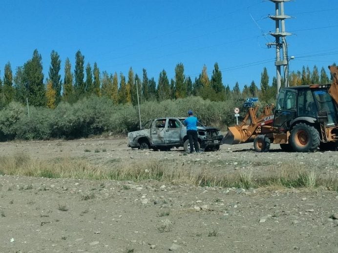 
El vehículo incendiado. 
