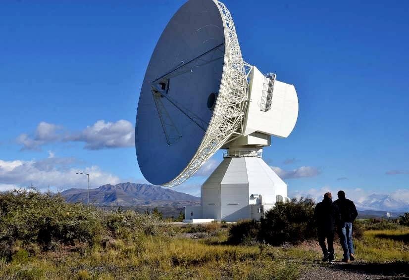 
    Una de las antenas que posee la estación malargüina. - Roberto Salvadores / Los Andes
   