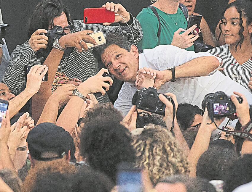 
Descuento. Haddad logró acortar la diferencia pero le será difícil alcanzar a su rival. | AP
   