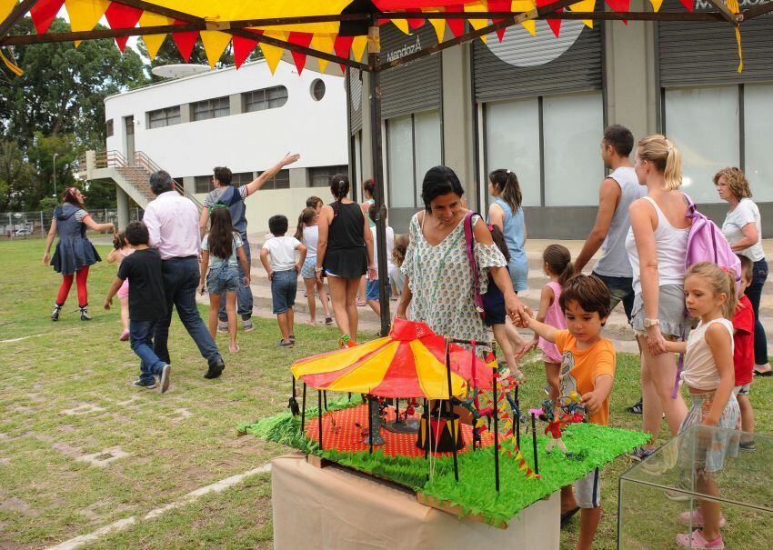 
    Circo en el Museo, desde hoy hasta el domingo.
   