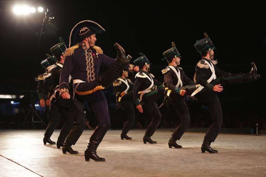 
Plaza próspero Molina. Los Picahueso Malambo encarnaron a San Martín y sus granaderos para una coreografía inolvidable. | Prensa Cosquín
   