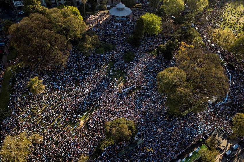 
Masivo. El barrio de Belgrano, identificado con la clase media y alta, fue el escenario del inicio de la campaña por la reelección. | AFP
   