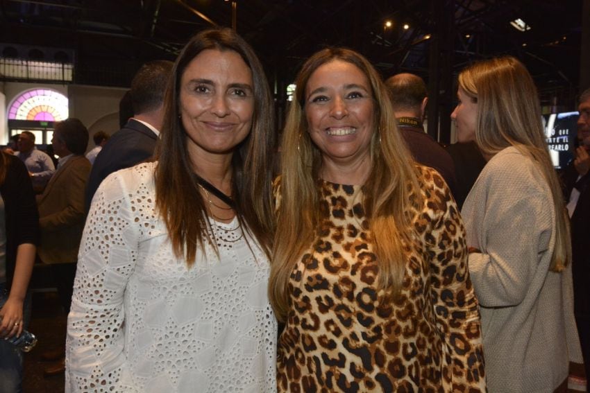 
    Mujeres top: Marcela Gazali, directora de la Sociedad de Transporte de Mendoza, y Silvina Burgos, del Ministerio de Seguridad,
   