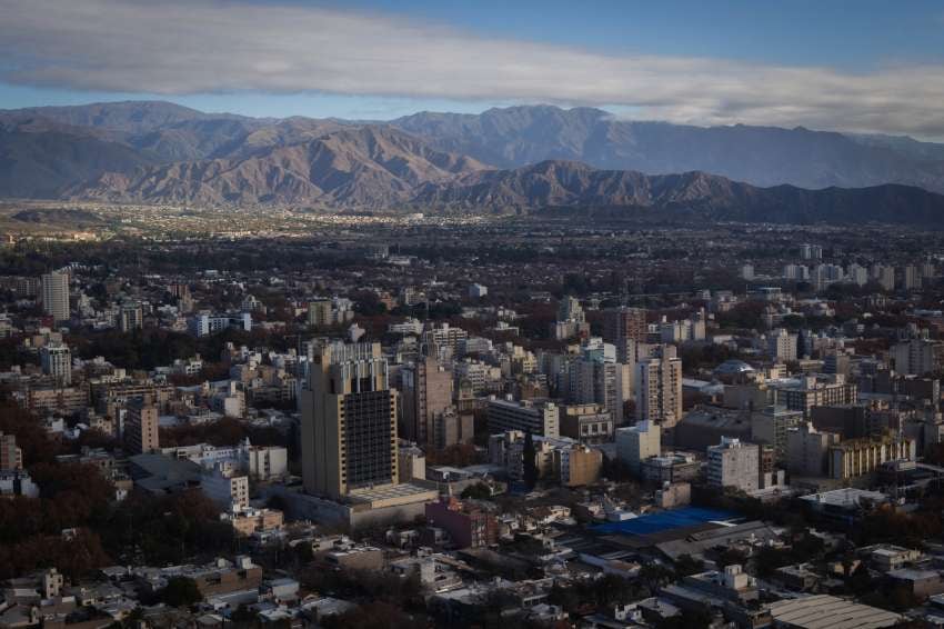 
Prosperidad. El páramo donde Pedro del Castillo fundó la ciudad se convirtió en un oasis con el tiempo | Ignacio Blanco / Los Andes
   