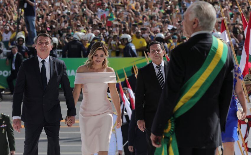 
    Emocionado. Jair Bolsonaro lloró durante toda la ceremonia de asunción, ayer en Brasilia.
   