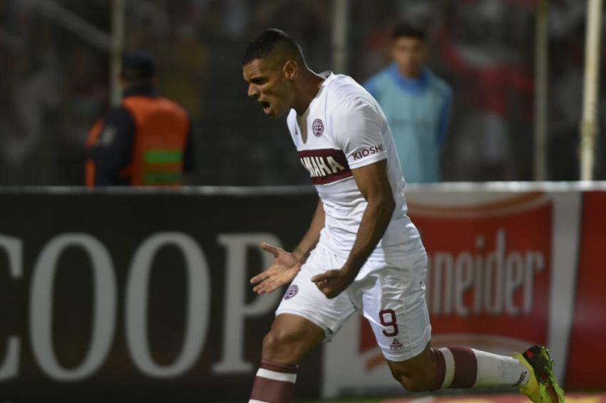 
"Pepe" Sand festeja el primer gol del partido. | Diego Parés / Los Andes
   