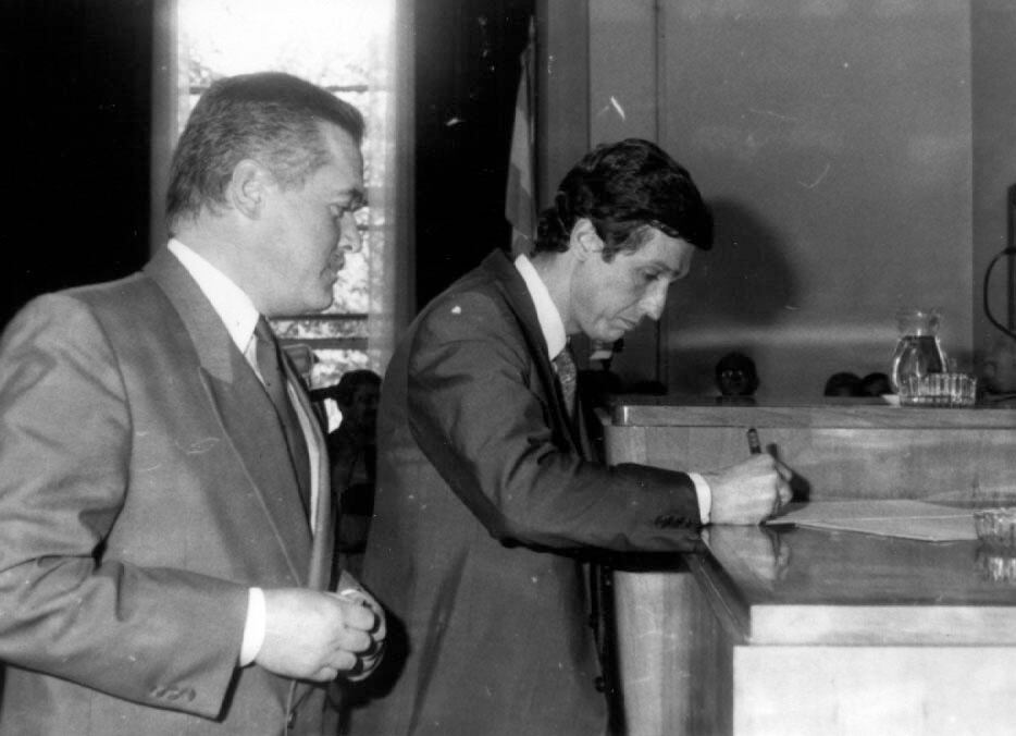 MENDOZA. POLÍTICA. EL GOBERNADOR RODOLFO GABRIELLI (1991-1995) JUNTO AL VICEGOBERNADOR CARLOS DE LA ROSA.  Archivo / Los Andes

