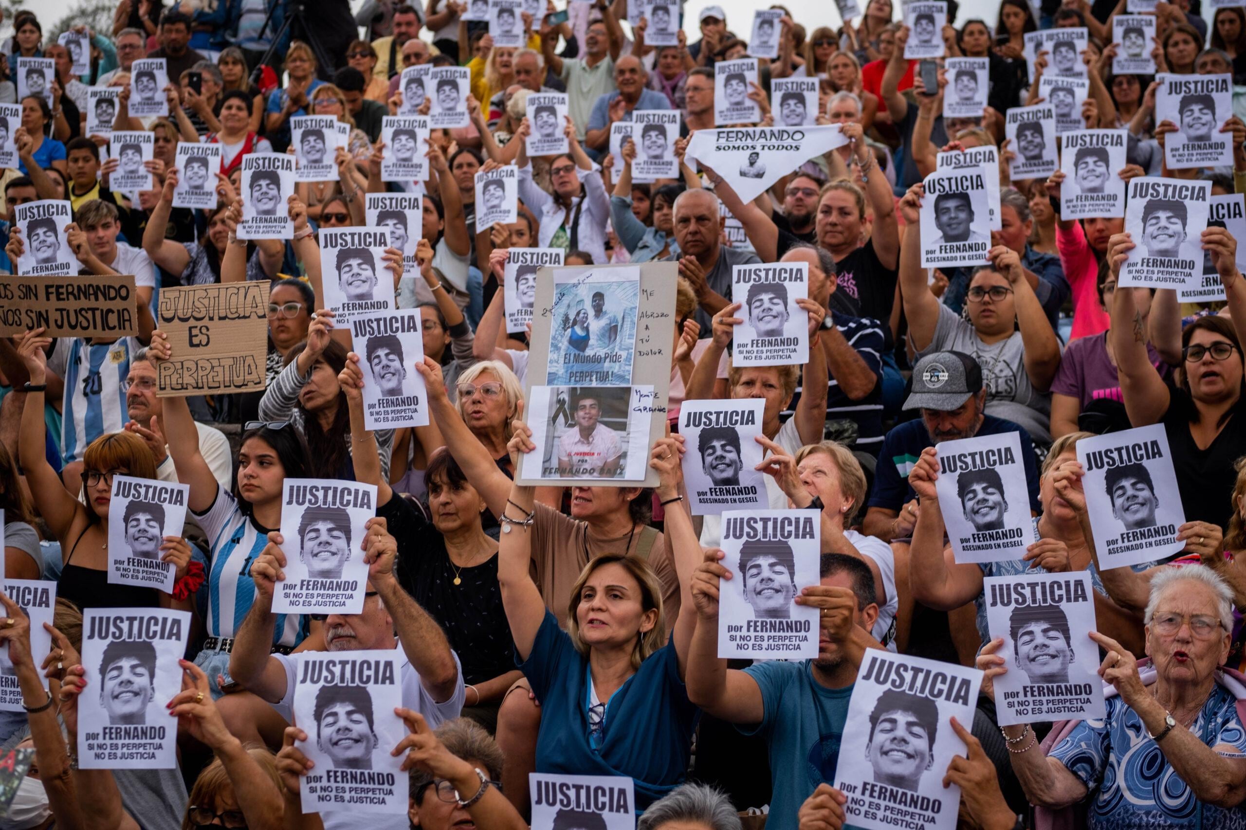 Los carteles con la inscripción "si no es perpetua no es justicia".