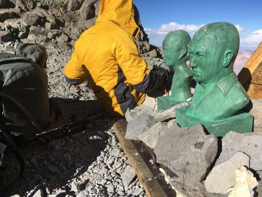 
Extracción. Las figuras peronistas subidas serán retiradas por guardaparques en los próximos días | Gentileza
   