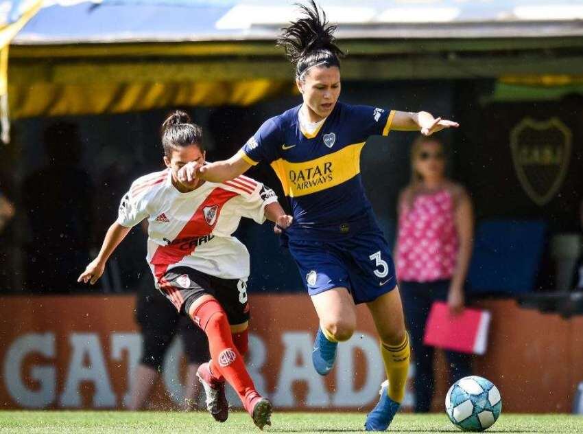 
    Las chicas y un partidazo en el primer superclásico de la era profesional. / Twitter
   