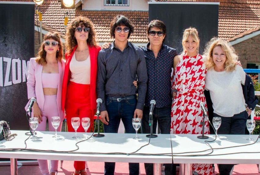 
Carlos Monzón. | El elenco de la serie del boxeador antes de empezar el rodaje.
   