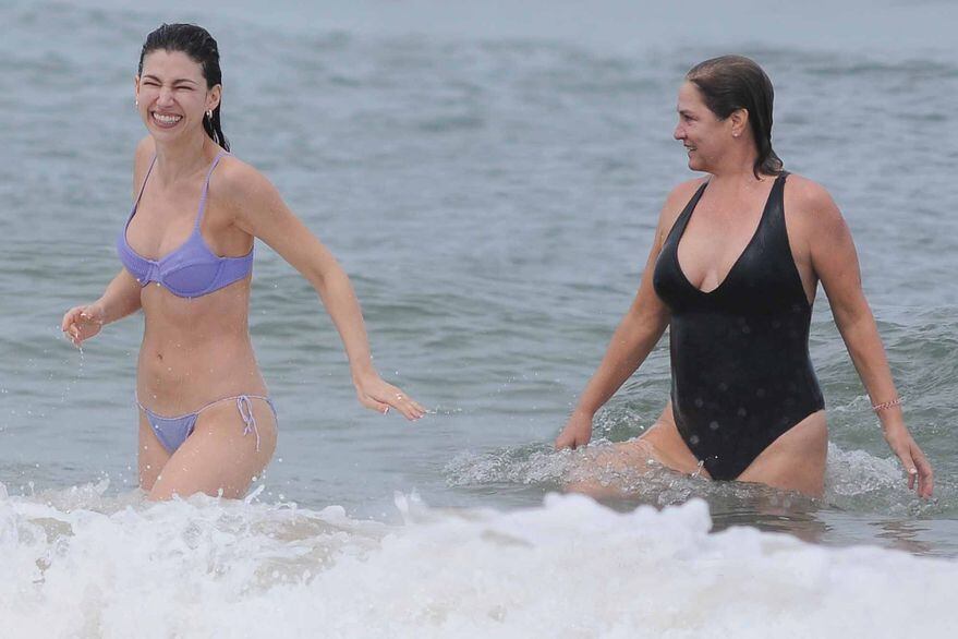 Úrsula y Florencia, a pura risa en el mar, muestran la excelente relación que tienen.