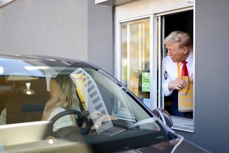 Donald Trump entregó los pedidos por automac. Foto: Gentileza.