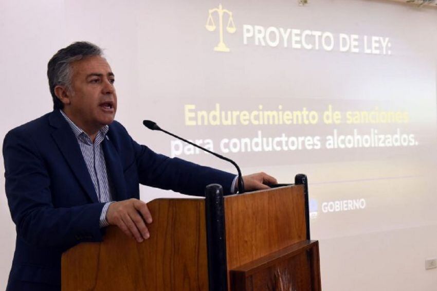 
Cornejo presentó este mediodía los detalles del proyecto para endurecer sanciones. | Prensa Gobierno de Mendoza
   