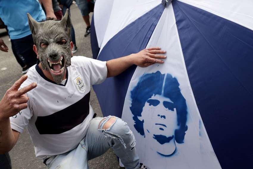 
"Diego, el Bosque te da la bienvenida", eran algunos de los mensajes que se podían leer  | AFP
   