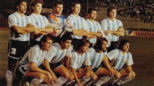 
De selección. Franco (el primero de abajo a la izq.) en la Copa América 1993.
