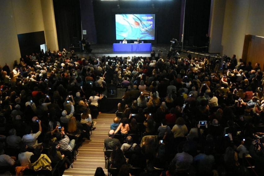 
Unas 1.300 personas colmaron el auditorio del parque Agnesi. | Gustavo Rogé / Los Andes
   