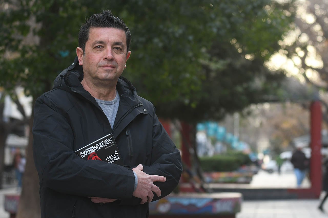 Néstor Sampirisi, periodista de Diario Los Andes presenta su libro ROCANROLES.

Foto: José Gutierrez / Los Andes