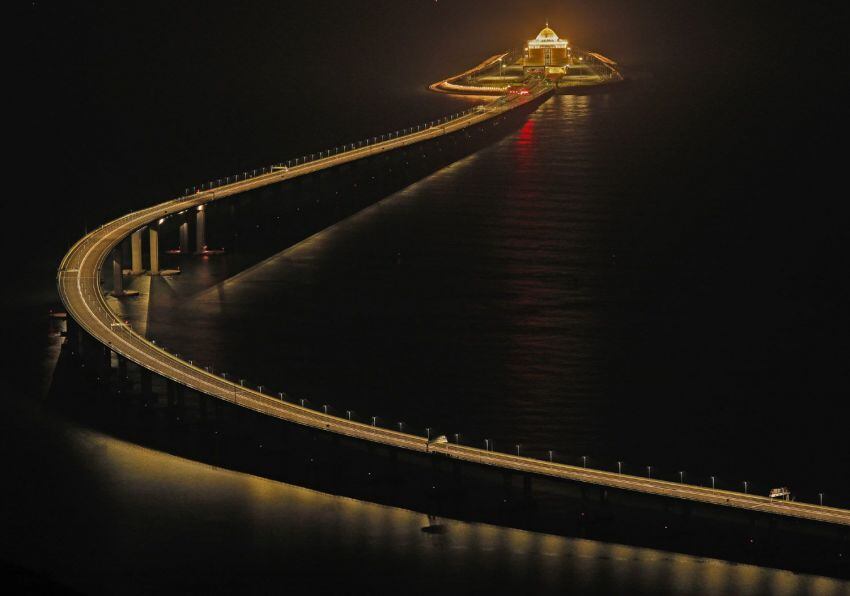 
Foto: AP | El puente Hong Kong-Zhuhai-Macao, con una longitud total de 55 kilómetros, el más largo construido en China.
   