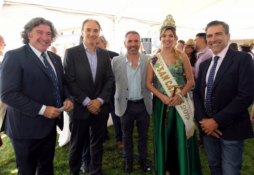 
    Ramón, Luis García, Jorge Difonso, la reina de San Carlos y Mario Vadillo. (Orlando Pelichotti / Los Andes)
   