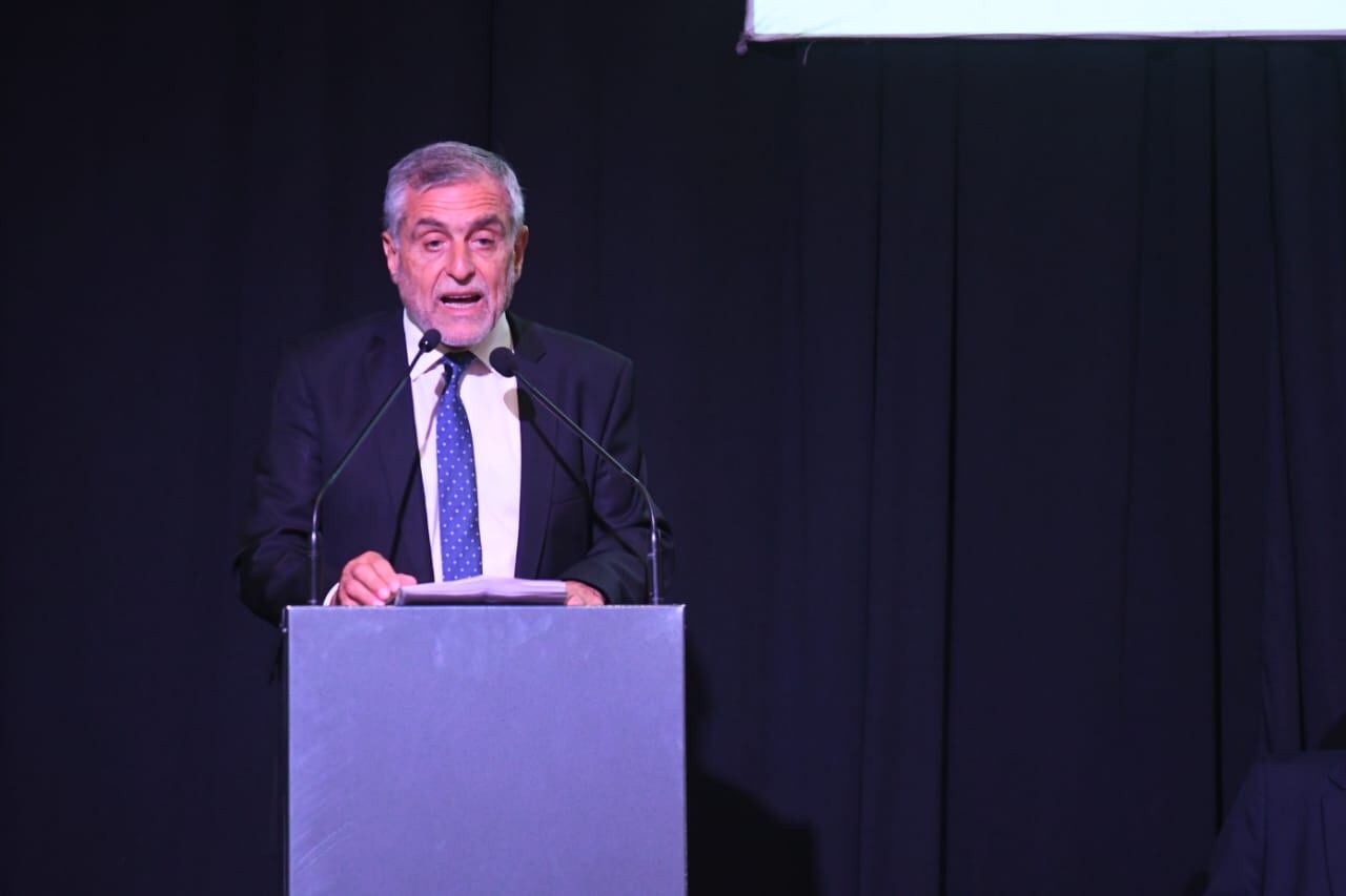 "La vitivinicultura argentina tiene un plan a diez años que expresa un conjunto de acciones integrales, promotoras del desarrollo y la innovación. Una visión de largo plazo construida entre todos por el consenso", José Zuccardi.