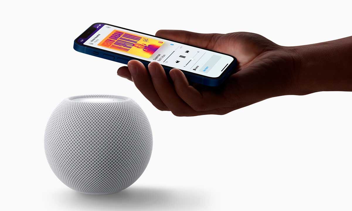 Apple lanzó una versión mini del HomePod, con nuevas funciones y precio reducido. 