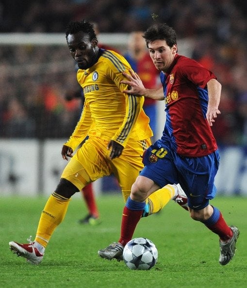 Los cruces entre Lionel Messi y Essien