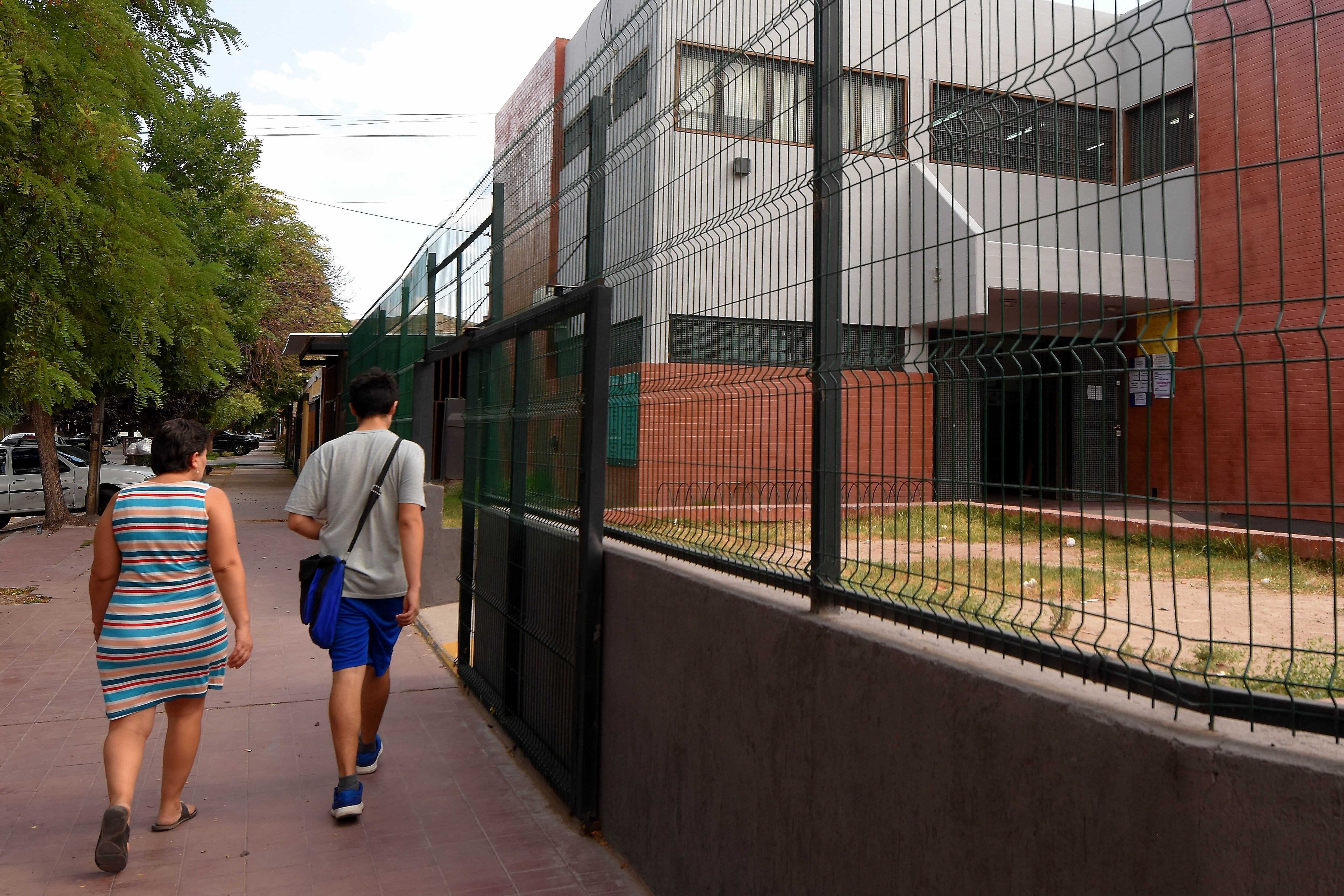 Con la pérdida del poder adquisitivo de las personas y el incremento del valor de los servicios de salud, esperan que la solicitud de atención se incremente sobre el sector público. El centro de salud doctor Carlos Evans, de Las Heras