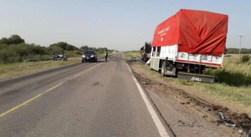 
    Luego, el agresor chocó contra un camión y falleció en una ruta del interior de Salta. - Gentileza
   