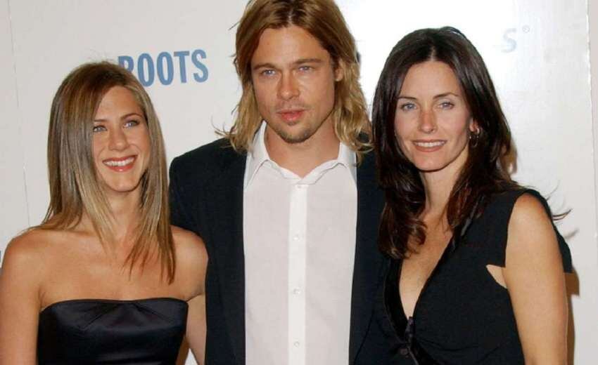 
Jennifer y Brad, junto a Courteney | Archivo
   