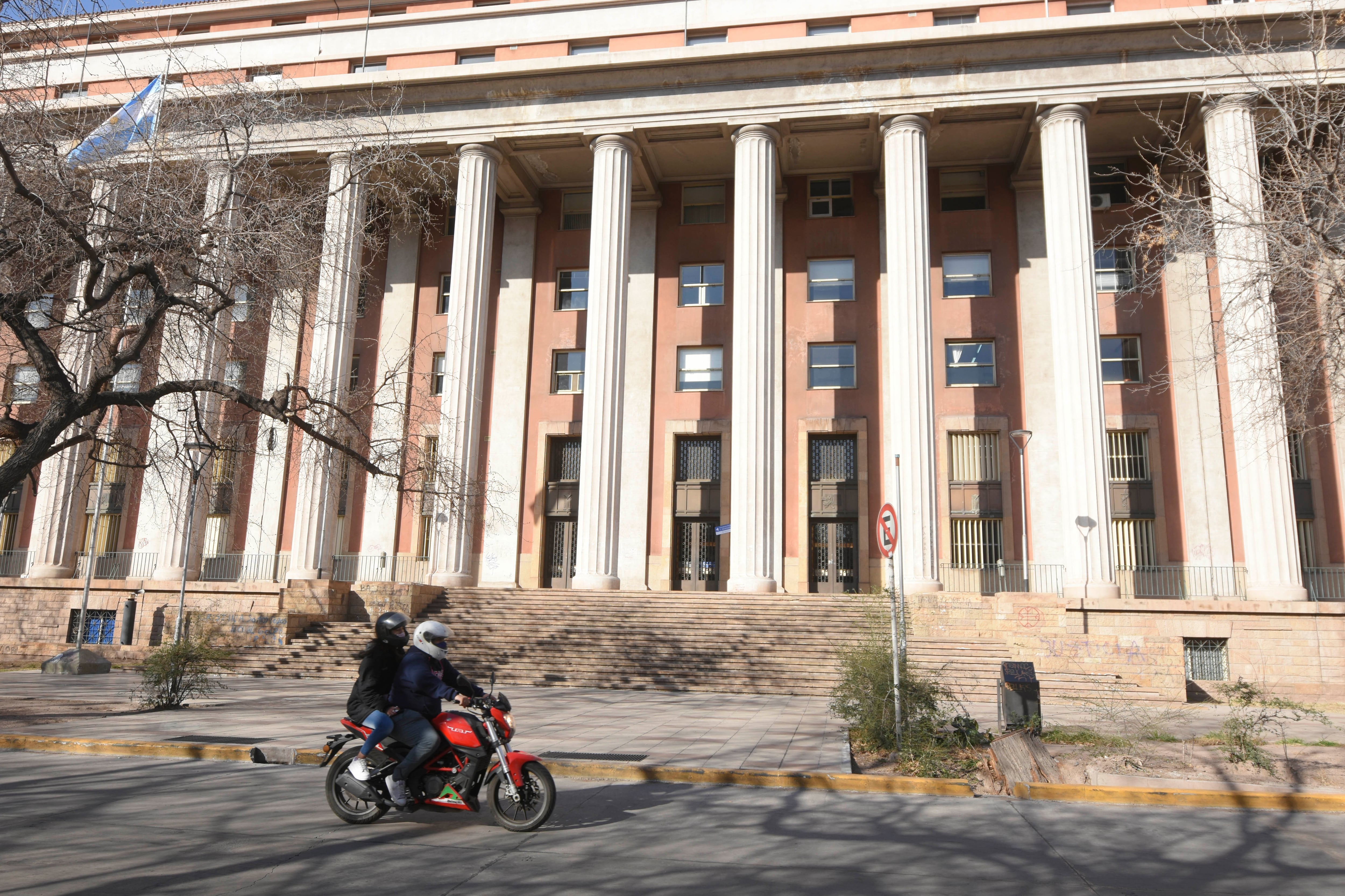 Un tribunal penal colegiado y la Suprema Corte de Justicia de Mendoza ya fallaron en contra de los curas. Foto: José Gutierrez / Los Andes.
 




