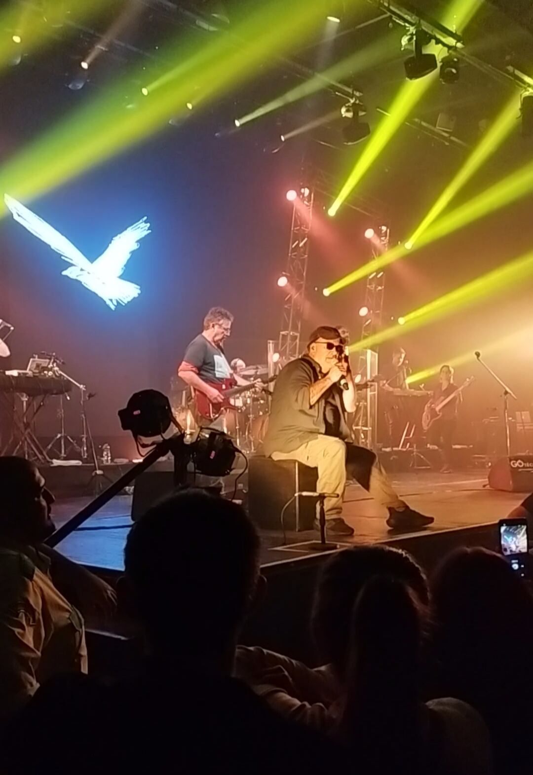 Germán Daffunchio cantando en el auditorio Bustelo. 20 años de Esperando el Milagro. (Gentileza Inés Nieto)