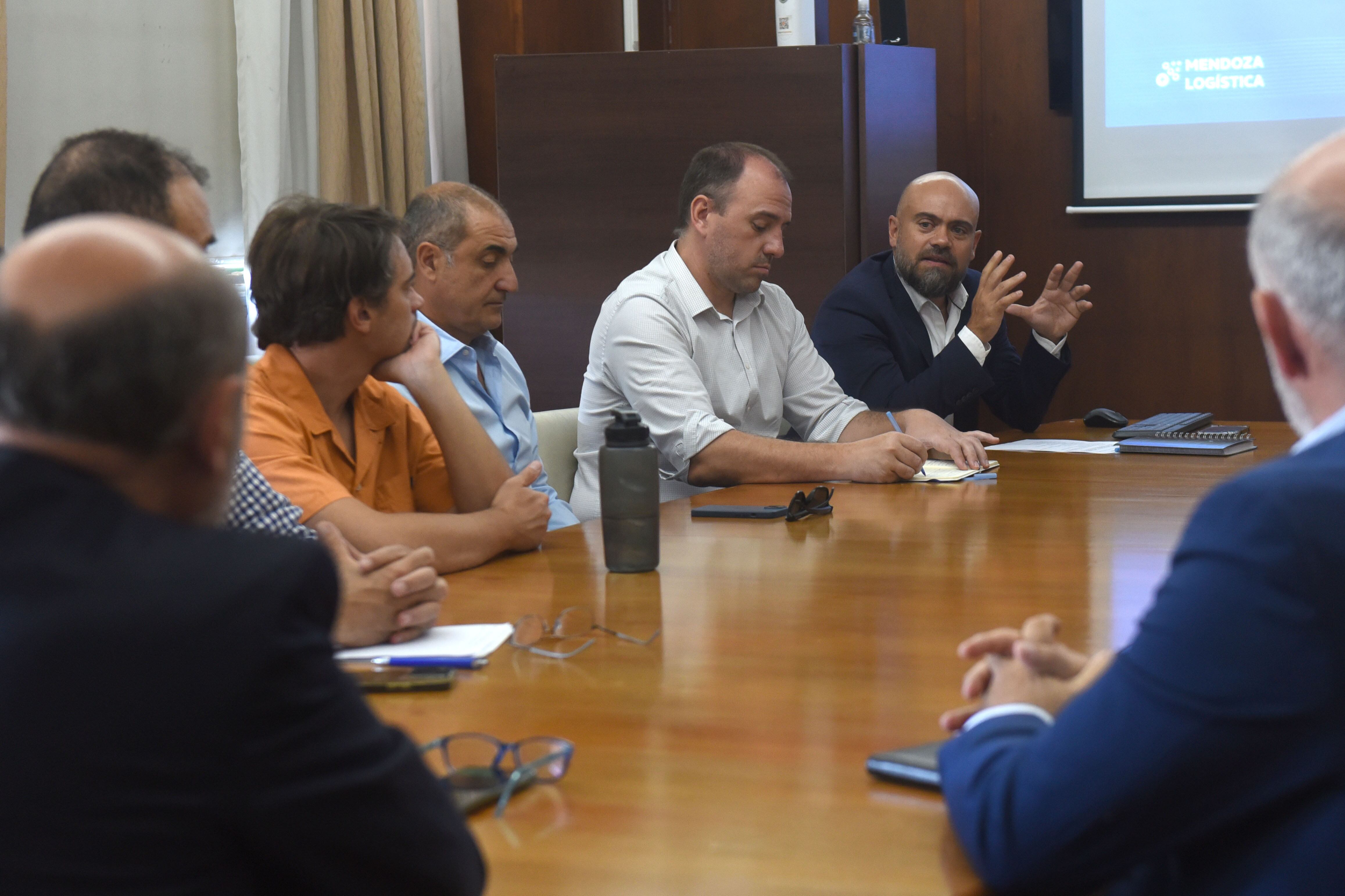 Se realizó la primera reunión de la Mesa Logística de Mendoza, con la participación del sector público, el privado y la universidad. Foto: Prensa Gobierno de Mendoza