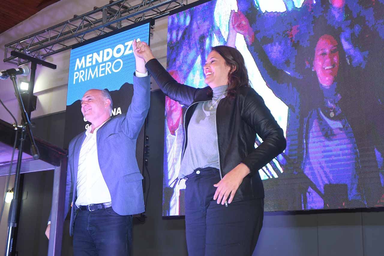 Cierre de campaña de Guillermo Carmona como precandidato a Gobernador y Lliana Paponet Vicegobernador de Mendoza por la lista 502 D del Partido Justicialista
Carmona y Paponet estuvieron acompañados  por distintos precandidatos a intendentes 
Foto: José Gutierrez / Los Andes