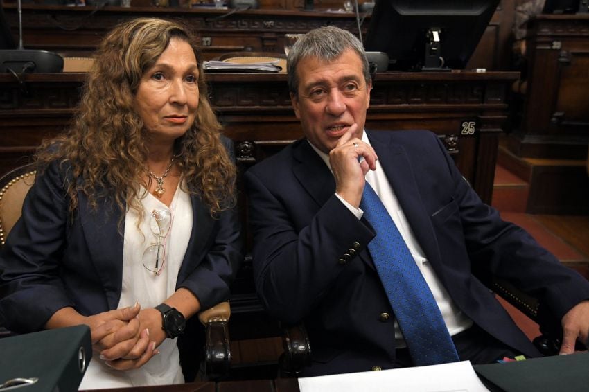 
    Los senadores del PJ Patricia Fadel y Adolfo Bermejo.
   